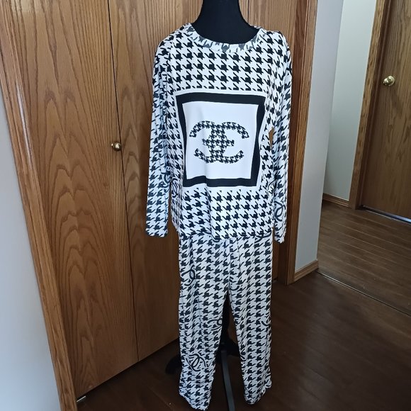 Womens Black and White 2 piece Pajama Lounging Set - Picture 8 of 8